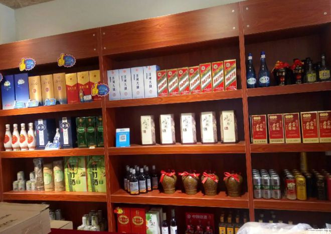 為何街邊煙酒行少有人進店，卻依然盈利？揭秘煙草制品零售內幕