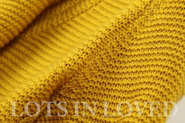 秋日暖意，經典重生——品味大翻領粗棒針羊毛衫的溫暖時尚